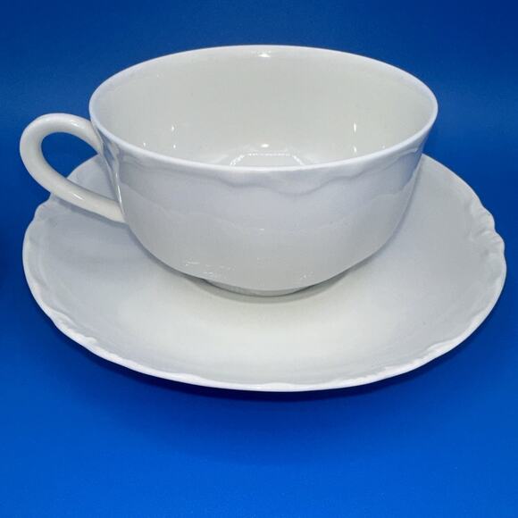 Hutschenreuther LHS Selb Bavaria Germany (2) Saucers And (2) Cups All White - Picture 6 of 6